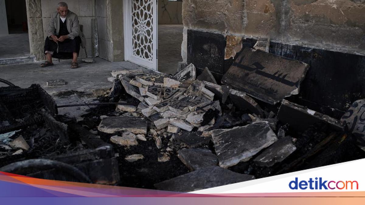 Mosques Torched in West Bank Amid Rising Tensions, Israeli Settlers Suspected