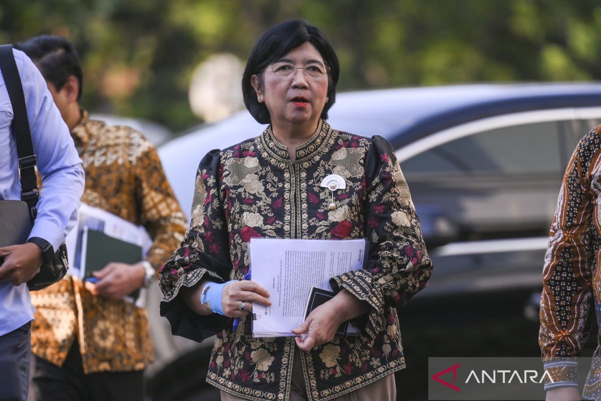 Central bank credibility in a leadership transition