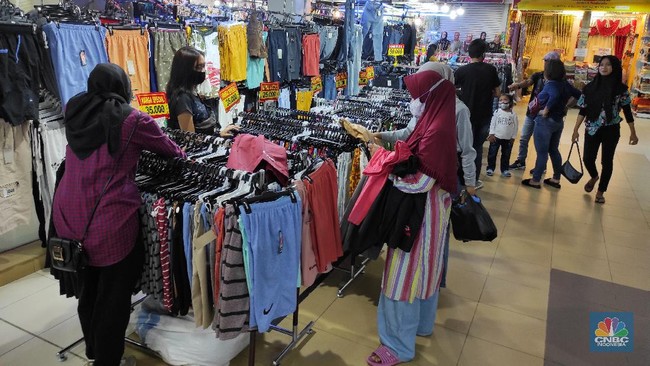 Indonesian Consumer Spending Increasingly Reliant on Loans as Savings Weaken