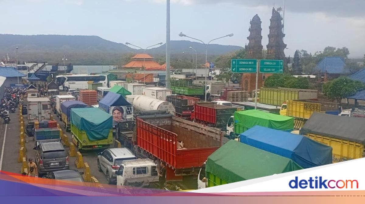 Gilimanuk Port Reopens After 2.5-Hour Closure Due to Bad Weather
