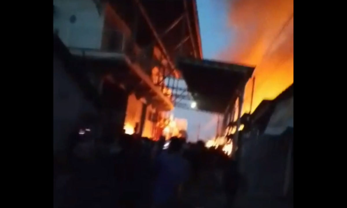 Fire Engulfs Kluwut Port in Brebes, Seven Buildings Destroyed