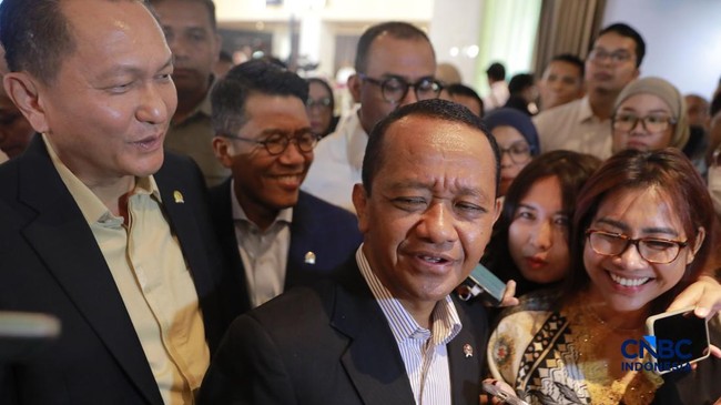 Bahlil Reports to Prabowo: Karawang EV Battery Plant Complete