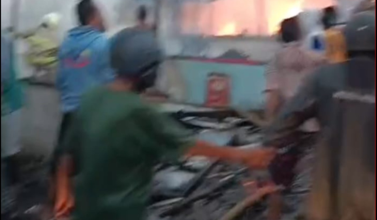 Kluwut Port in Brebes Engulfed in Flames, Seven Warehouses and Kiosks Destroyed