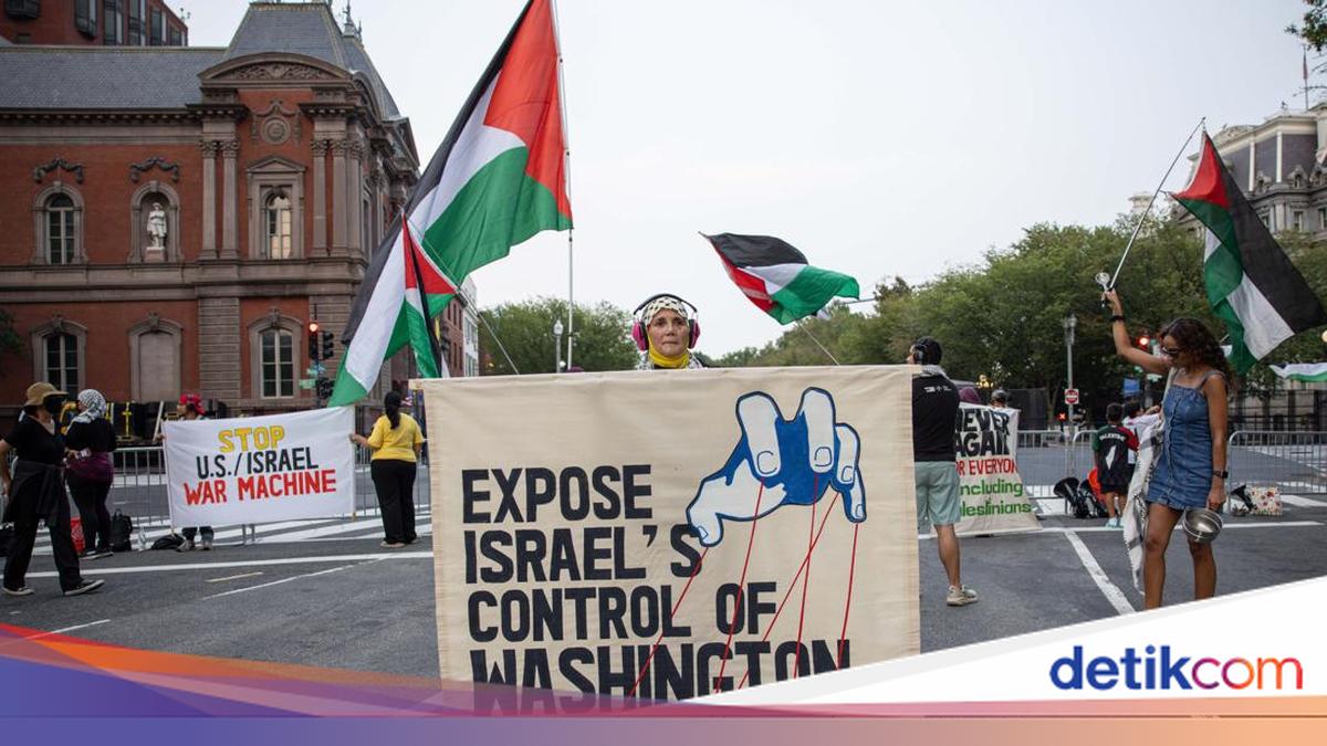 Protesters Rally Outside White House Against Netanyahu Visit