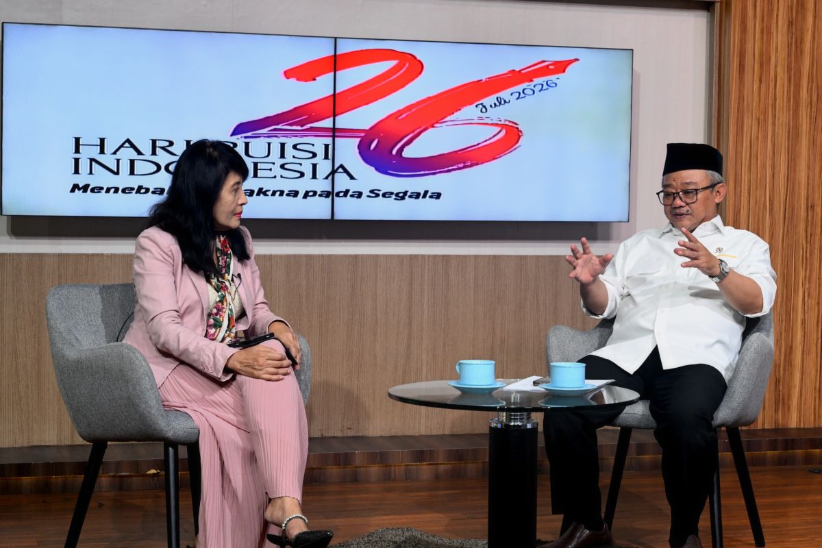 Minister: Literature Plays Key Role in Shaping Student Character