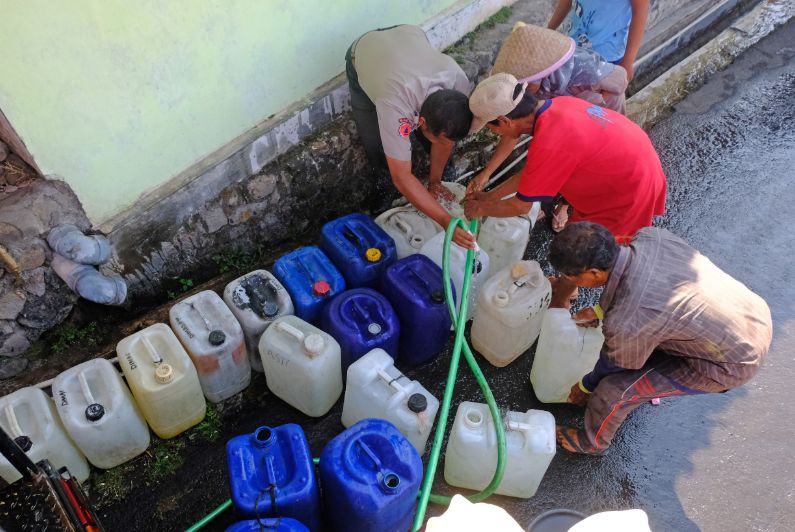 Corporate CSR and PMI Support Clean Water Distribution to Drought-Hit Temanggung