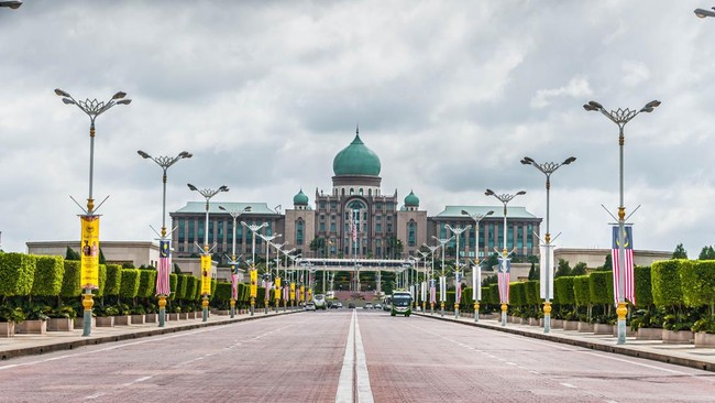 OECD Urges Malaysia to Pursue New Reforms to Sustain Economic Growth