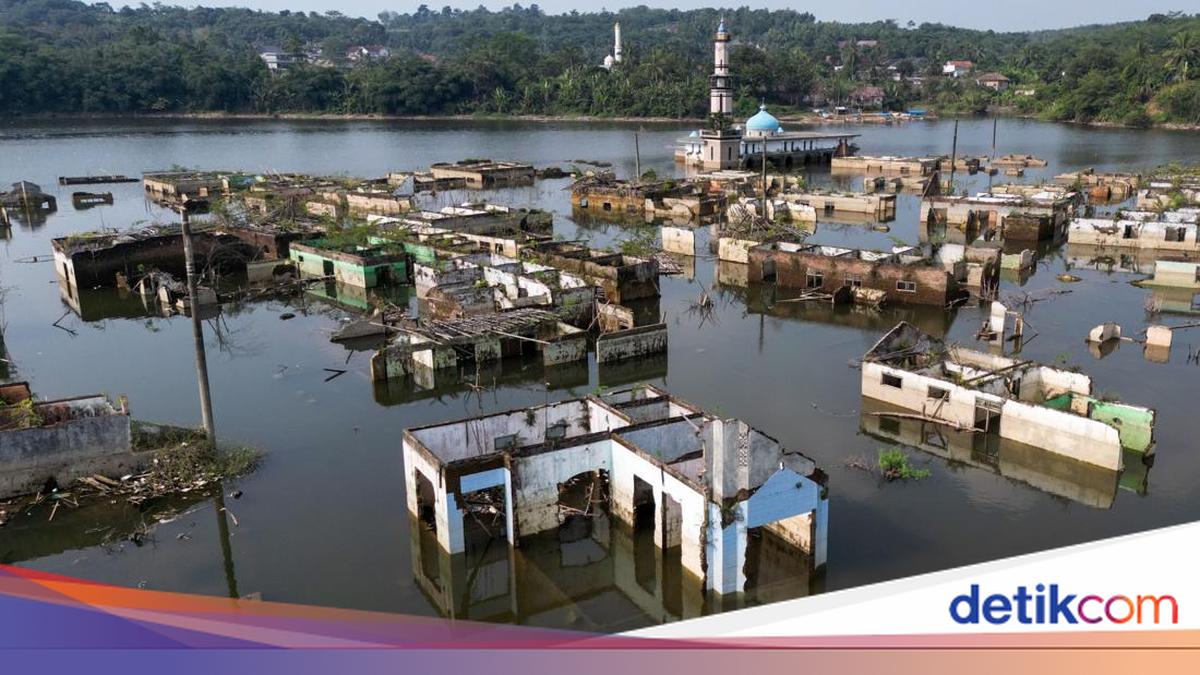 Submerged Village Reappears as Karian Dam Dries Up During Dry Season