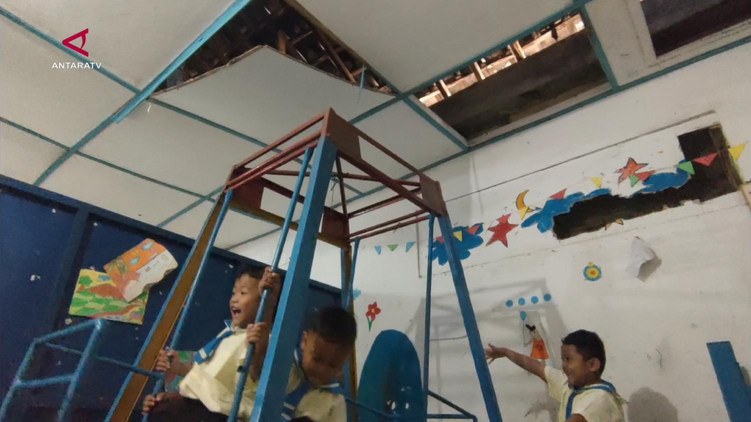 Roof of Solo's Gaya Baru III Kindergarten Near Collapse, Mayor Promises Repairs