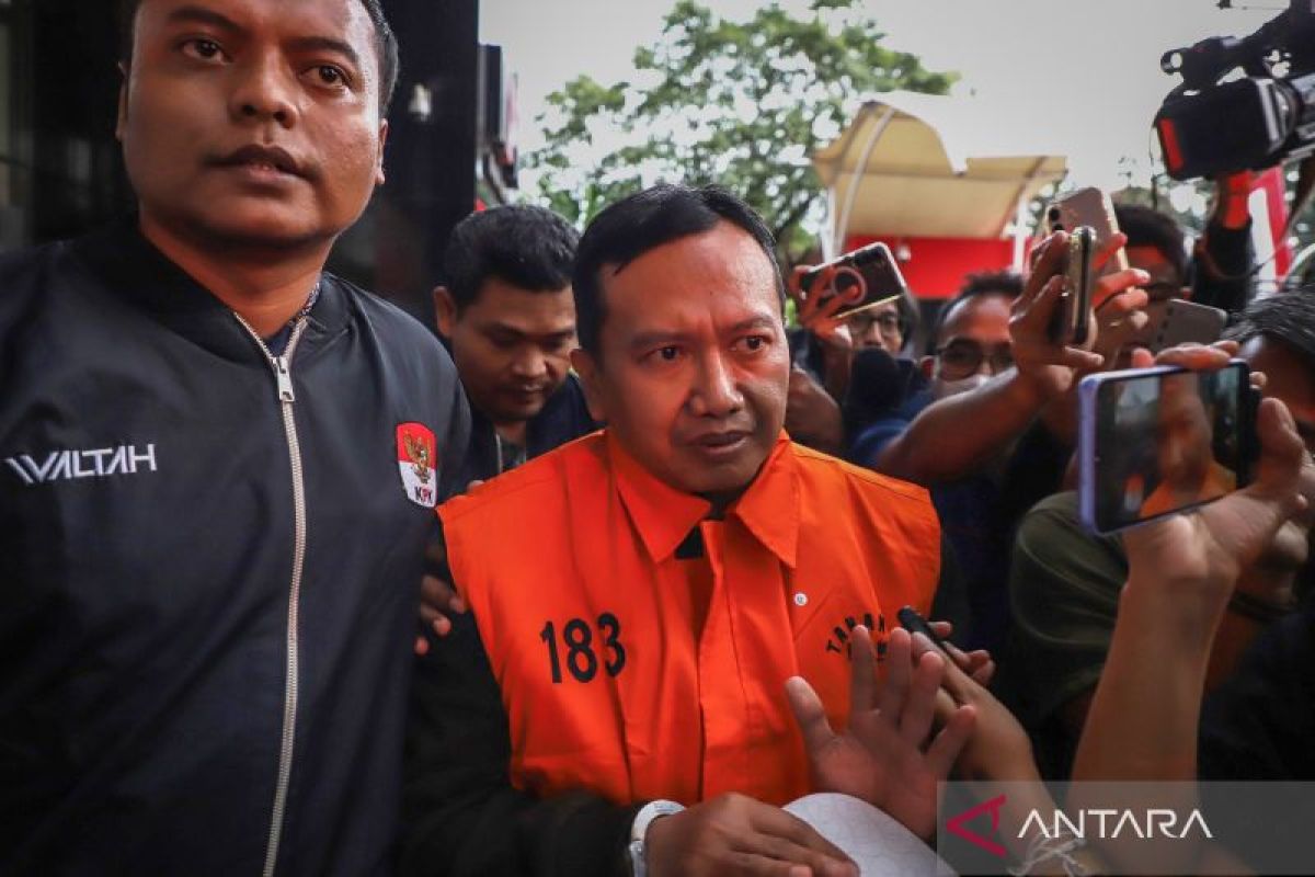 KPK Detains East Java Council Member for Allegedly Bribing Former DPR RI Member Anwar Sadad