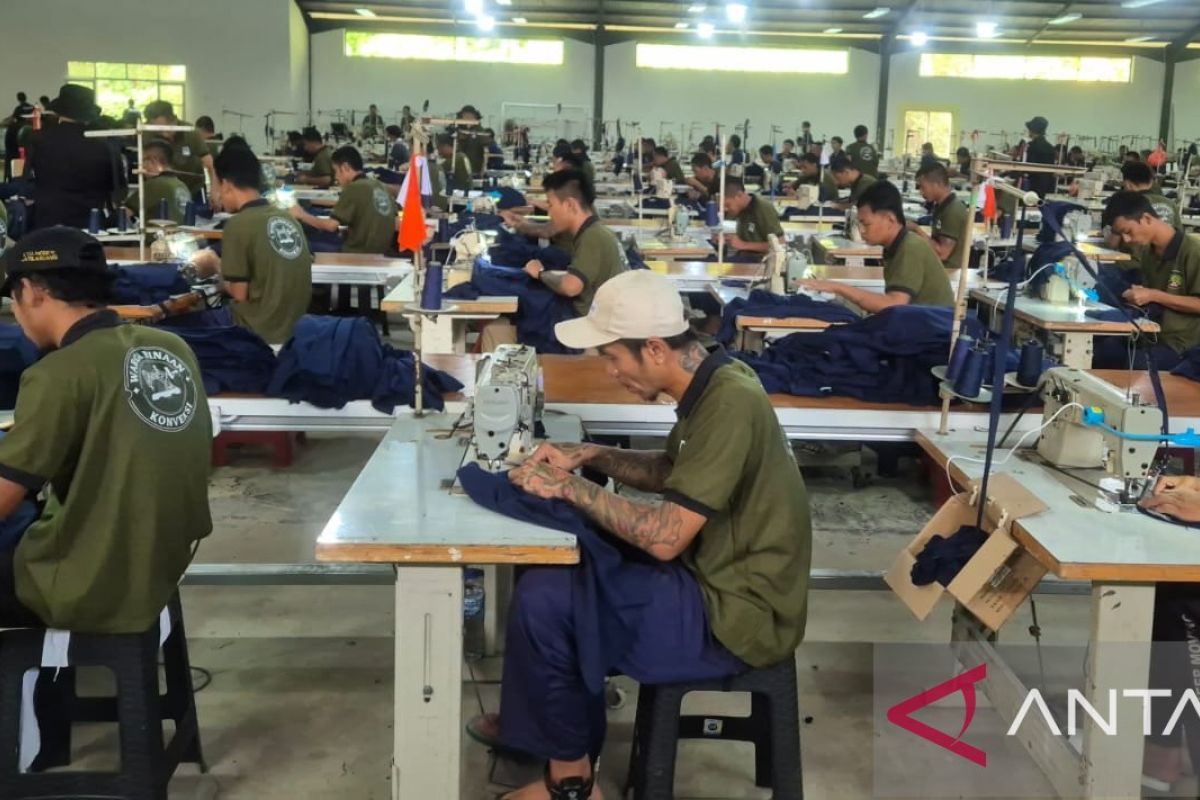 KSP Appreciates Nusakambangan Garment Workshop for Sharpening Inmates' Skills