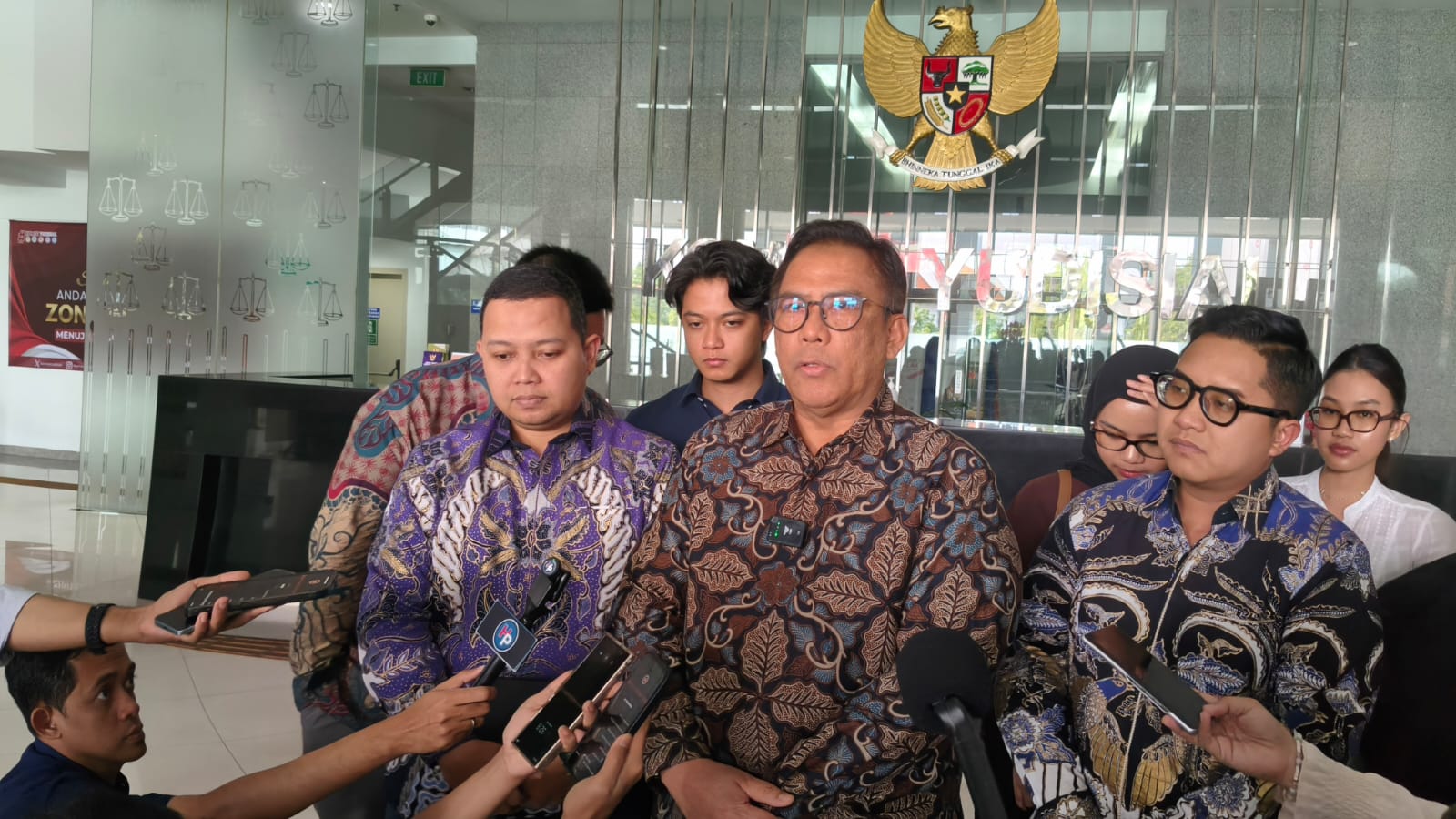 Nadiem Makarim's Legal Team Reports Alleged Judicial Ethics Violations and Witness Intimidation to Judicial Commission