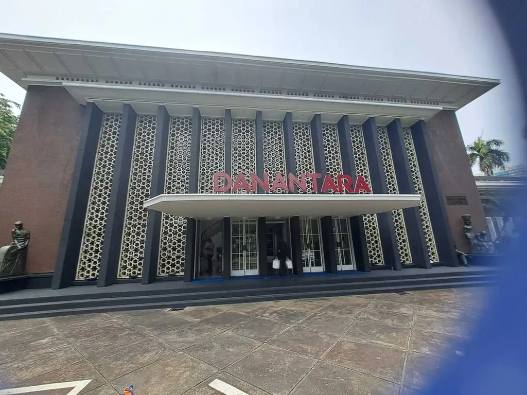 Danantara's Inclusion in KSSK Risks Blurring Authority Boundaries, Economists Warn