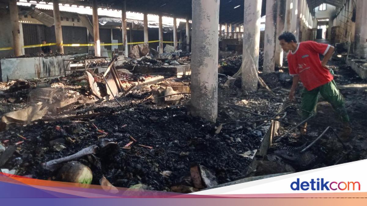101 Traders Affected as Fire Ravages Klaten Market, Losses Estimated at Rp 3 Billion