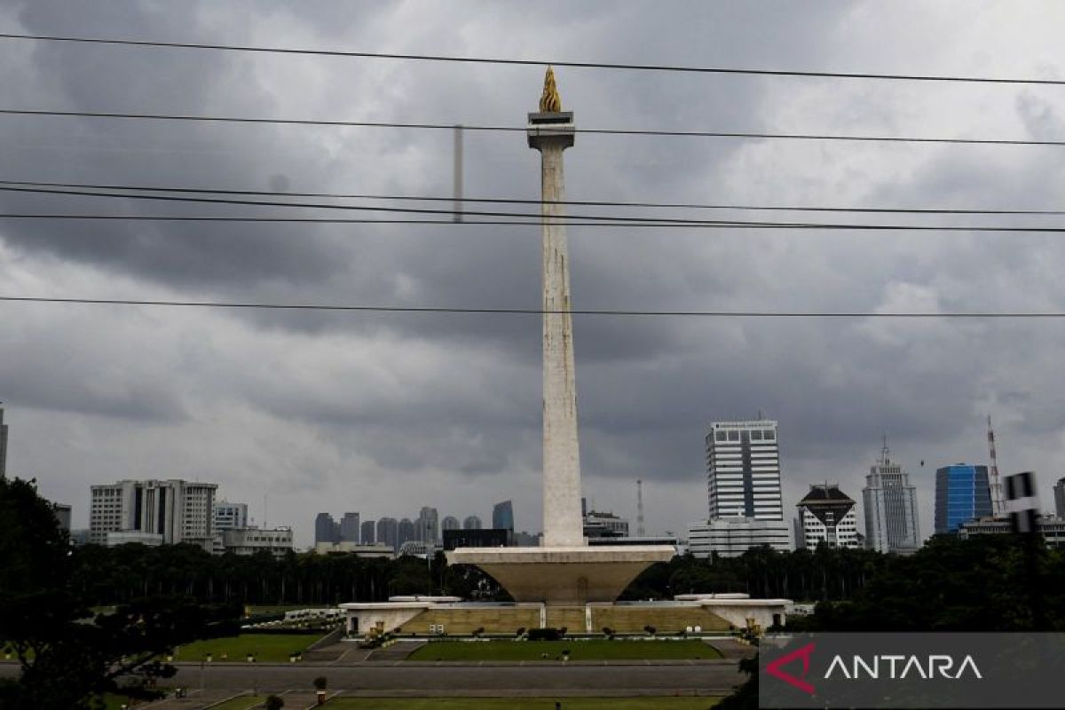 Thick clouds expected to blanket Jakarta on Wednesday morning