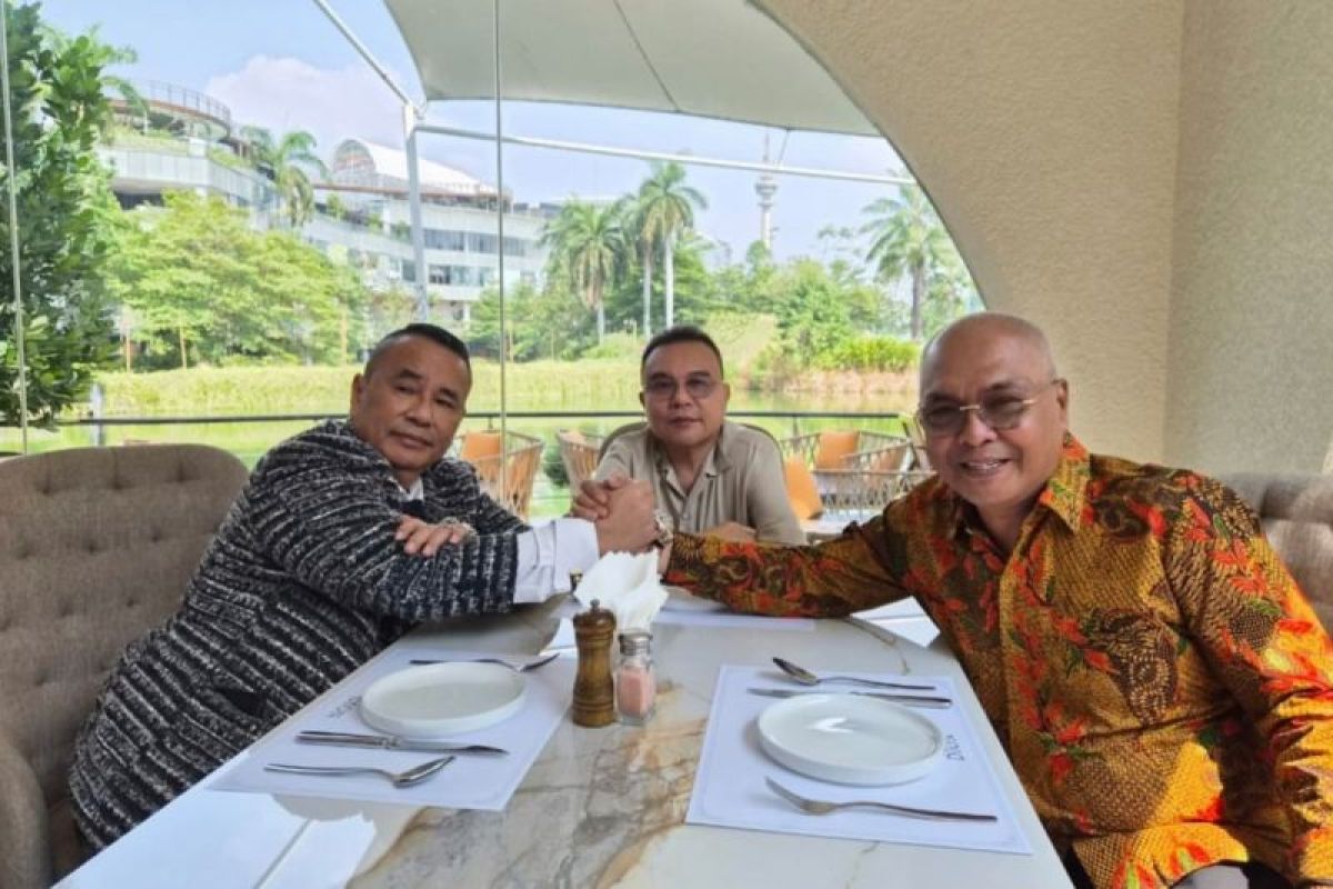 Political roundup: Hotman meets PWI, TNI sharpens bomb disposal skills