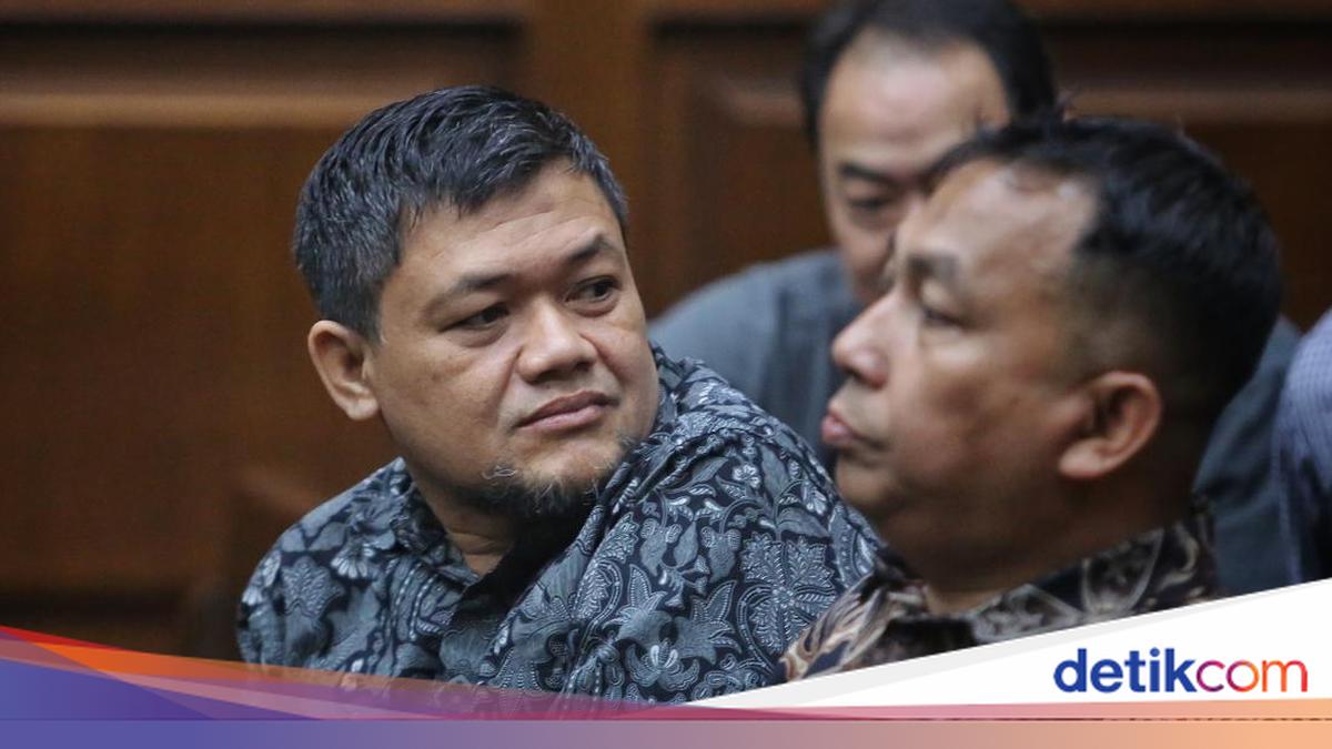Thick Envelopes from Cargo Firm to Customs Official Make Prosecutor Exclaim 'Wow'
