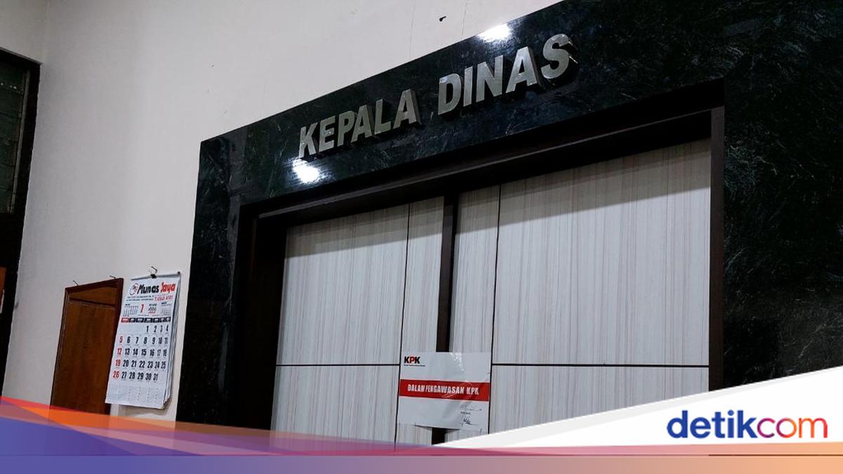 KPK Seals Offices and Homes in Pemalang Regent Sting Operation