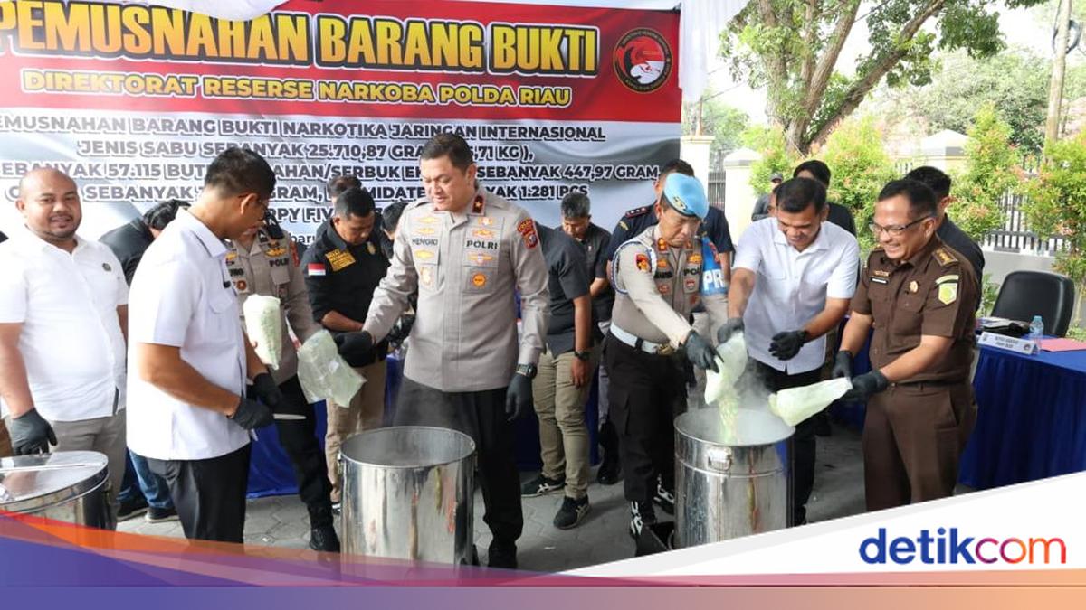 Riau Police Destroy Rp 9.7 Billion in Narcotics, Saving 197,000 Lives