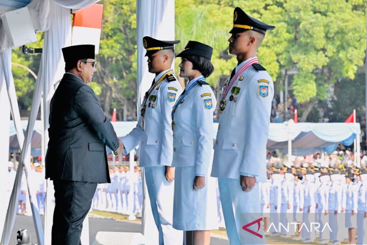 Prabowo urges civil servants to serve the people without arrogance