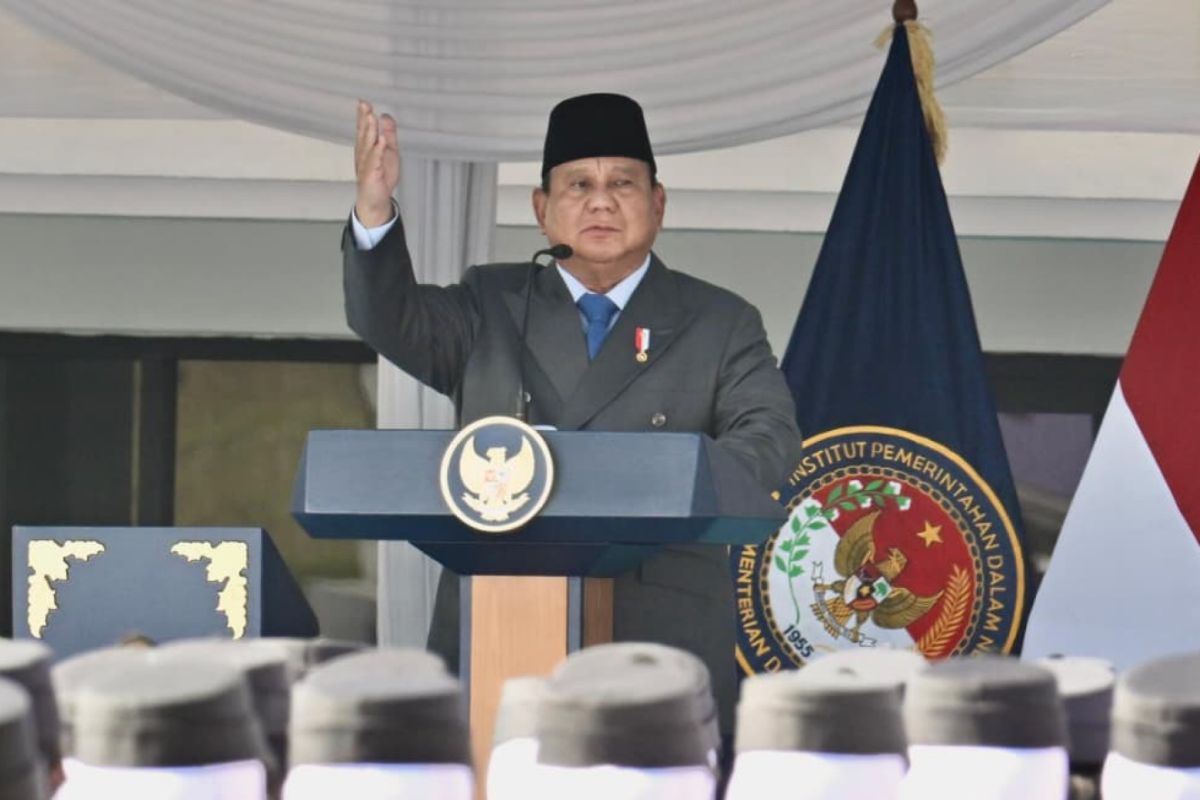 Prabowo entrusts leadership baton to young civil servants