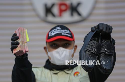 KPK Arrests Pemalang Regent in Sting Operation Over Alleged Project Corruption and Position Trading