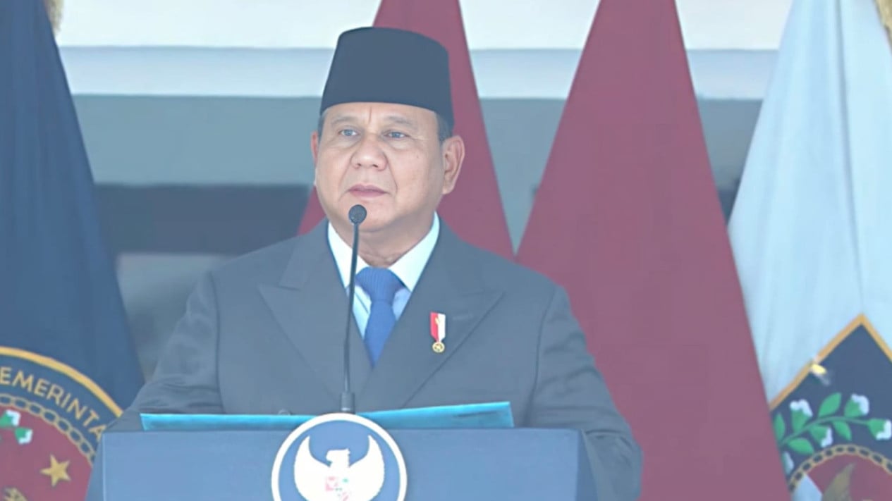 Prabowo Urges IPDN Graduates to Serve the People Without Arrogance