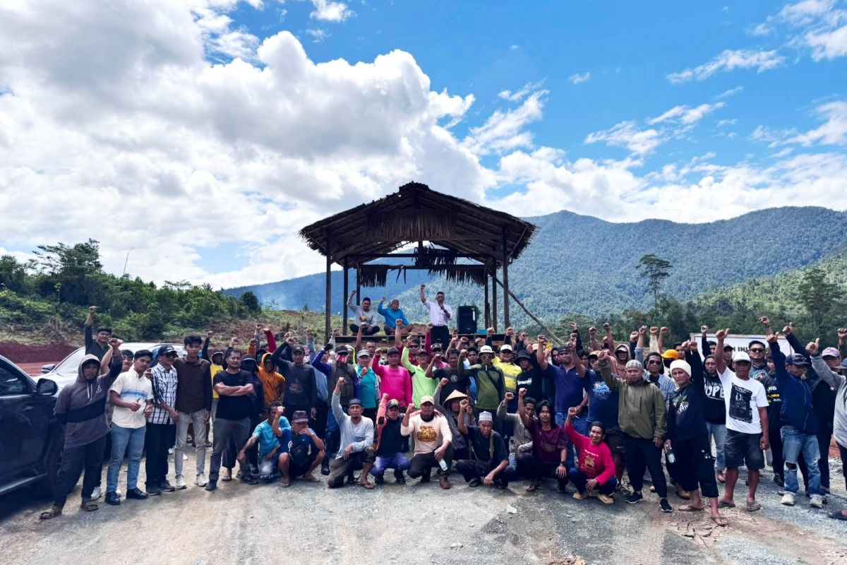 Hundreds of Luwu Timur Farmers Reject Land Clearance Plan