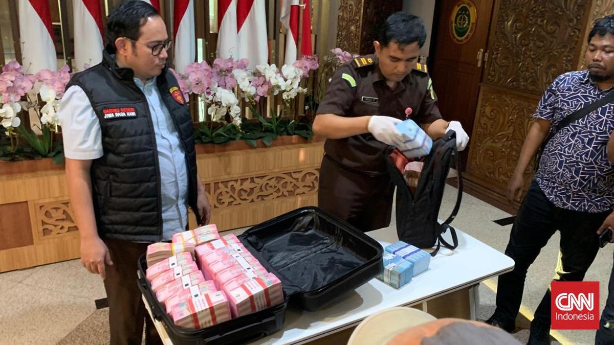 East Java High Prosecutor's Office Names Geology Division Head a Suspect in Licensing Bribery Case