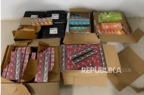 Kendari Customs Foils Illegal Cigarette and Alcohol Smuggling via Courier Services