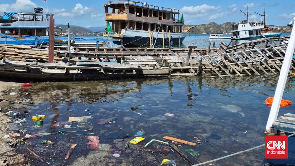 Labuan Bajo's Waecicu Beach Faces Environmental Emergency Amid Illegal Waste Dumping