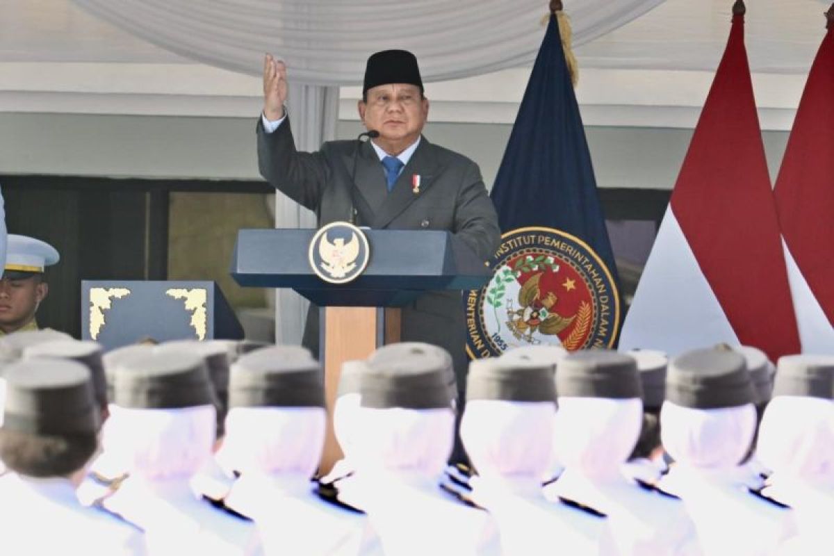 President urges young civil servants to avoid bureaucratic red tape