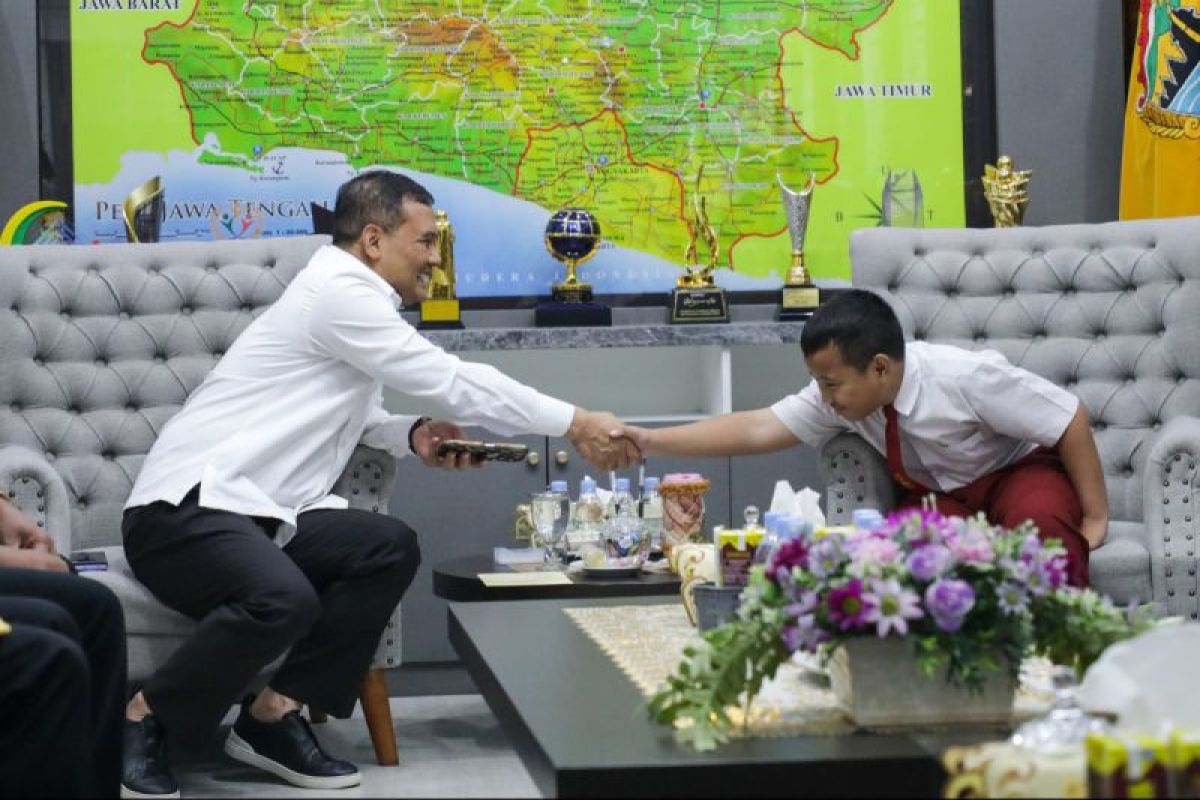 Central Java Government Rewards Primary School Student Who Found NASA Security Flaw with Laptop