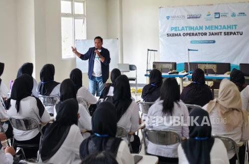 41 Underprivileged Batang Residents Secure Jobs in Shoe Manufacturing Industry