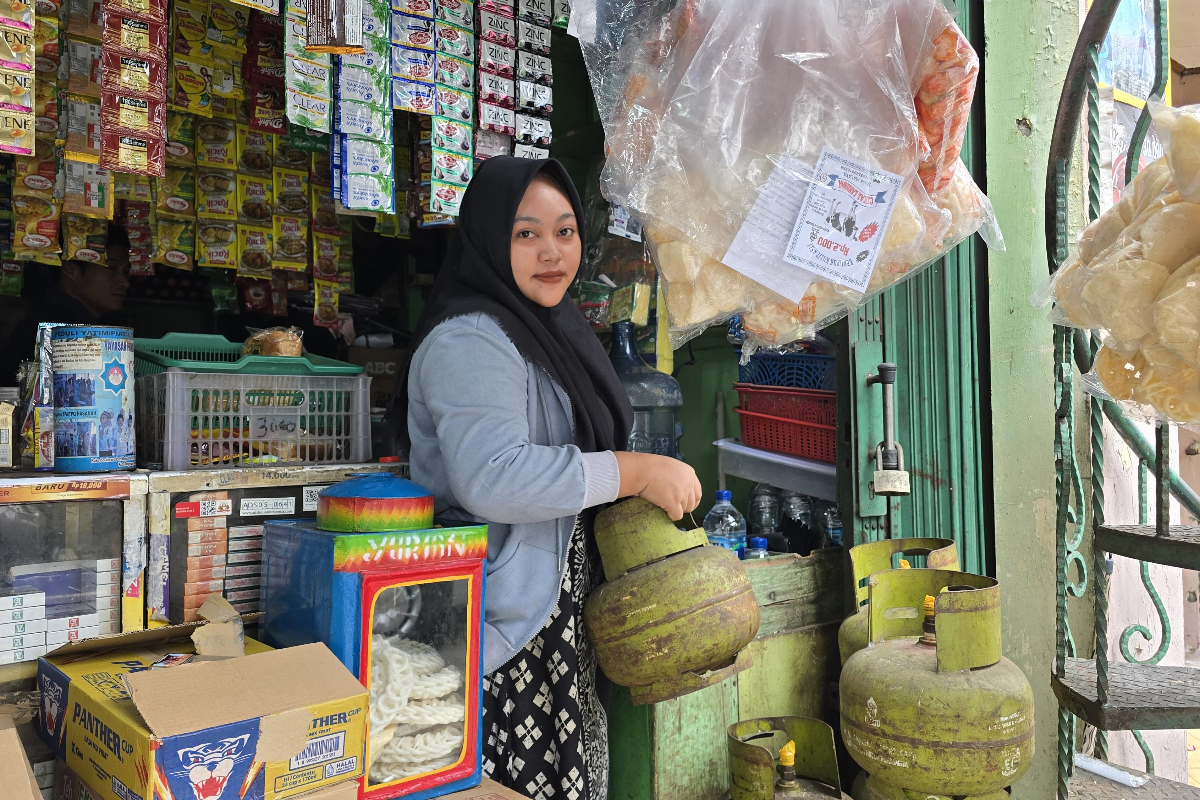 Indramayu Residents Complain of Difficulty Obtaining 3 kg LPG Cylinders