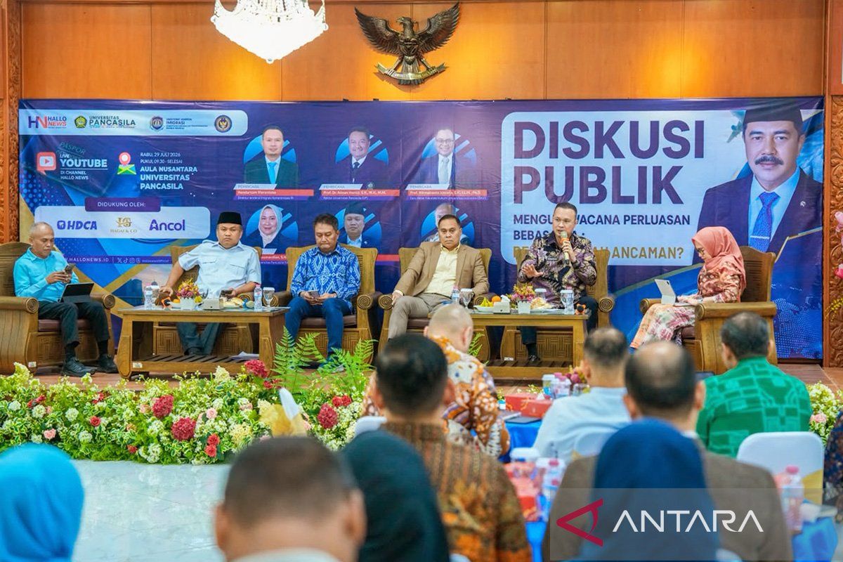 Immigration Chief: Selective Policy Not a Barrier to Foreign Arrivals