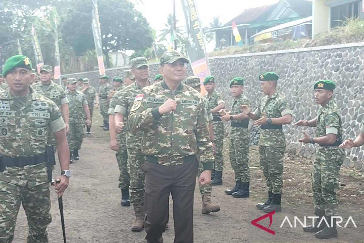Defence Minister asks students, NGOs to be invited to Yon TP to see community programmes