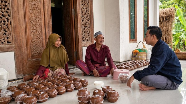 A Two-Decade Journey: Sumenep's Rosidah Expands Brown Sugar Business with BRI's KUR Support