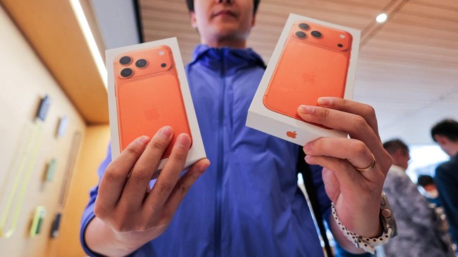 Is It Better to Buy or Rent an Official Apple iPhone for Rp578 Thousand Per Month?