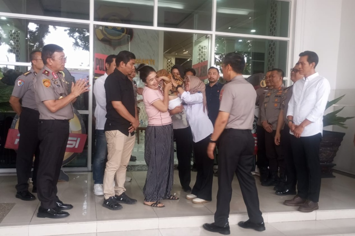 8-Month-Old Baby Missing for Three Weeks Returned to Mother at Jambi Regional Police Headquarters