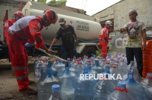 As Wells Run Dry, Clean Water Aid Arrives for Depok Residents