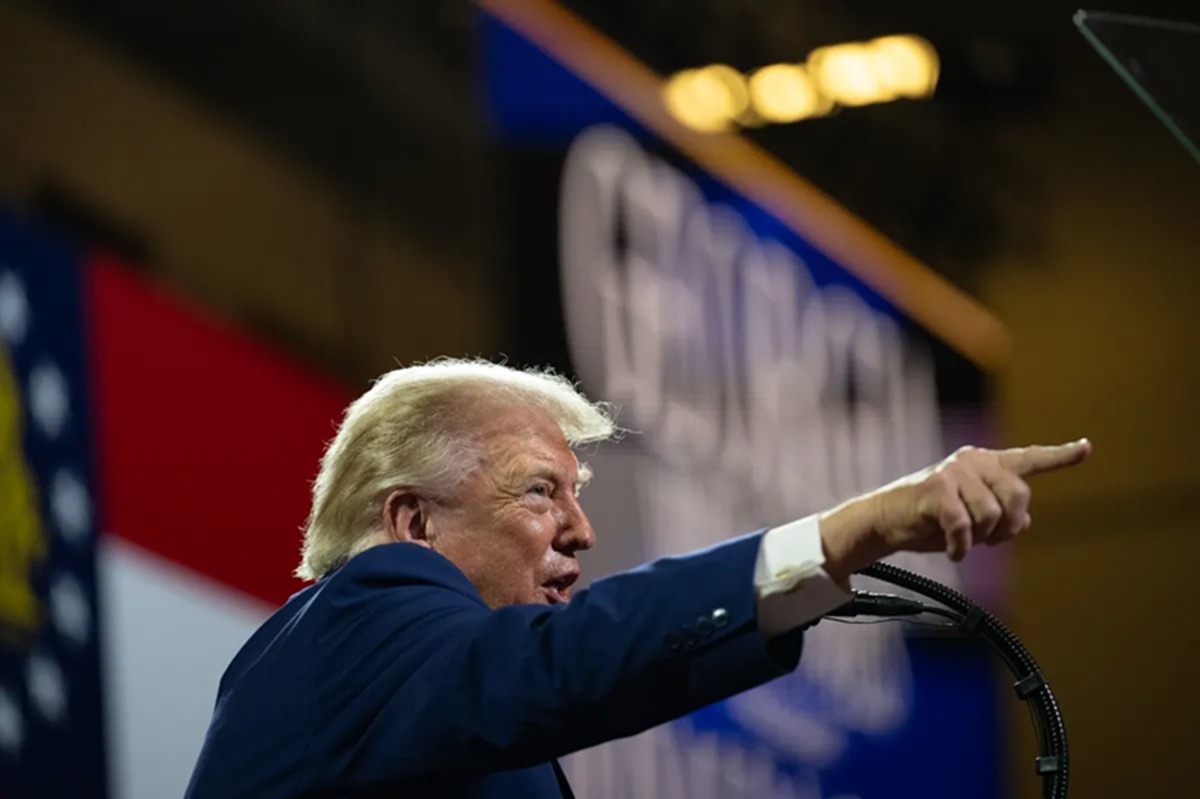 Trump Considers Stricter Controls on AI Technology Amid Hacking Concerns