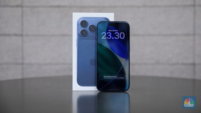 Chinese Handset Shipments Slump as Apple's iPhone Bucks Global Downturn