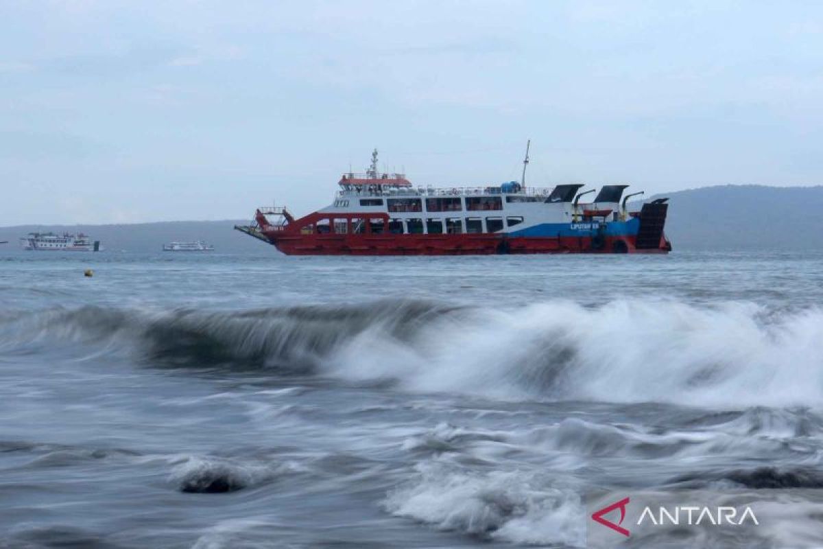 ASDP adjusts Bali Strait ferry operations due to rough seas