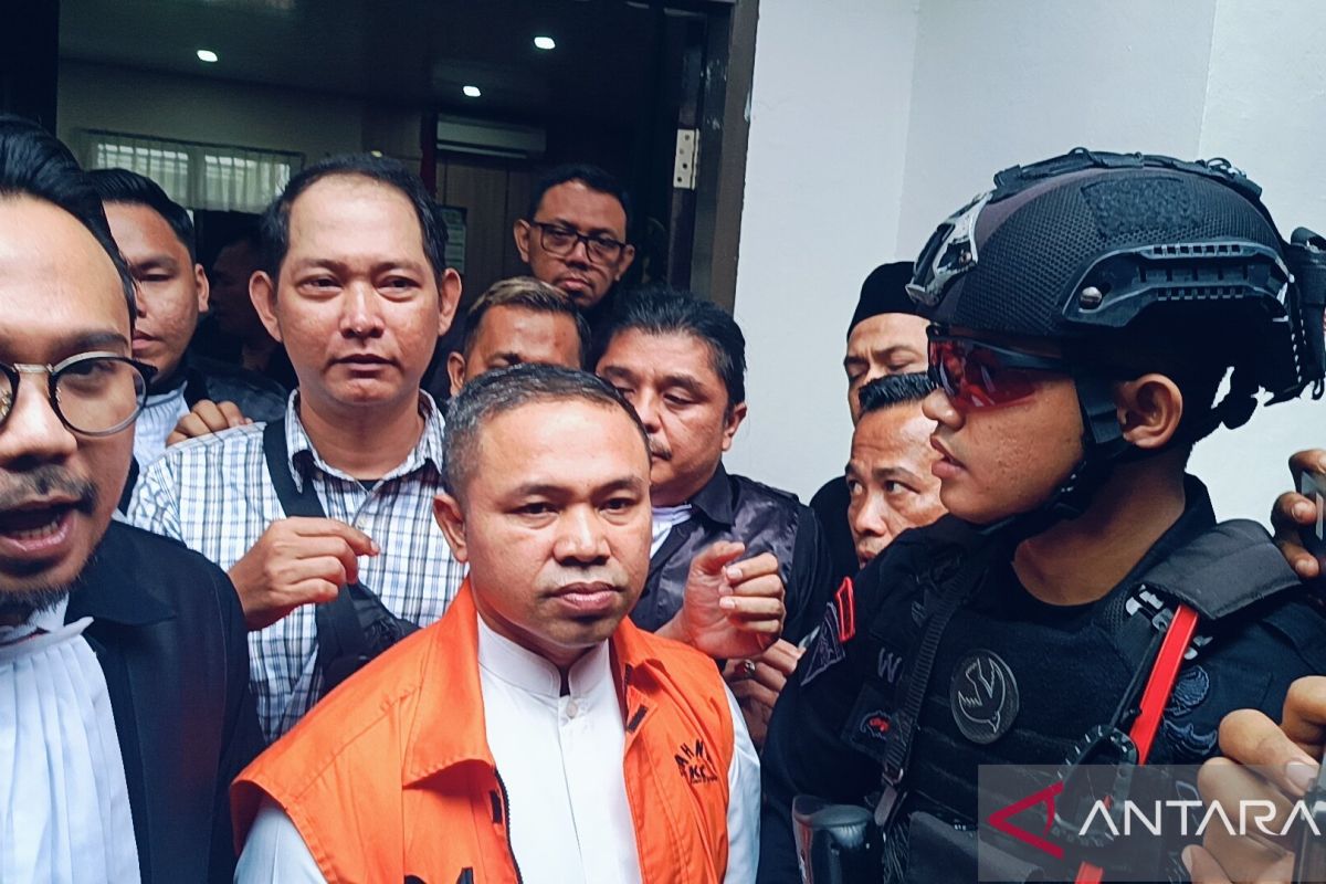 Court sentences inactive Riau Governor Abdul Wahid to two years in prison