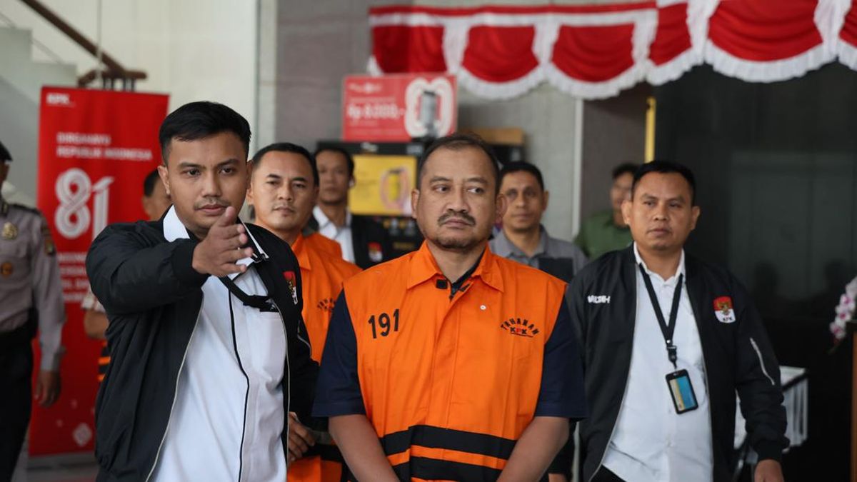 Pemalang Regent Arrested for Allegedly Extorting Officials to Pay Rp1.2 Billion Bribe to KPK Insiders