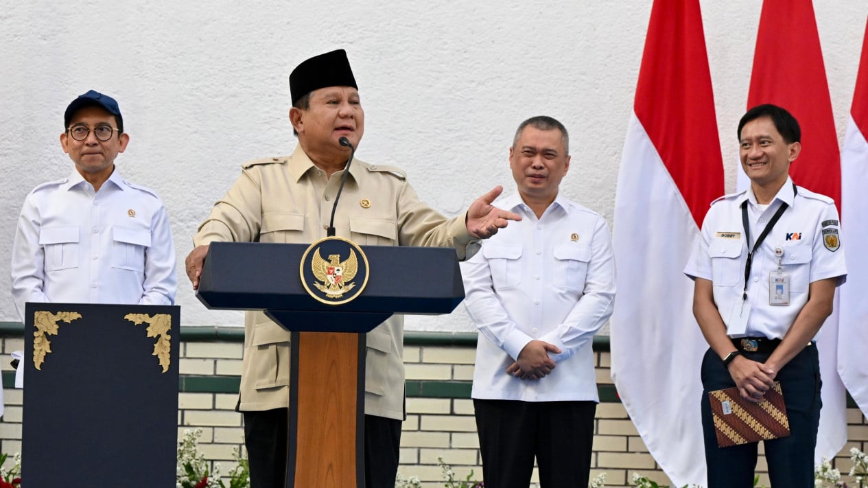 Prabowo Orders KAI Chief to Build Trans-Sumatra and Kalimantan Railways