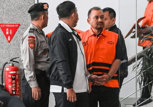 KPK Detains Pemalang Regent Anom Widiyantoro for Alleged Corruption