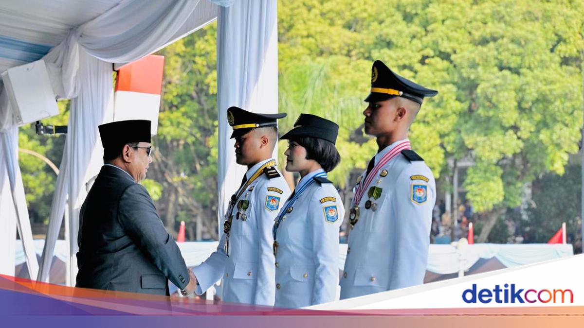 Inspiring! Son of a Labourer from NTT Graduates as IPDN's Best Student