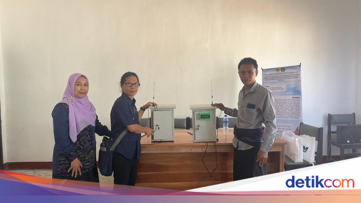 UB and Unram Donate Wave Detection Device to Awang Community